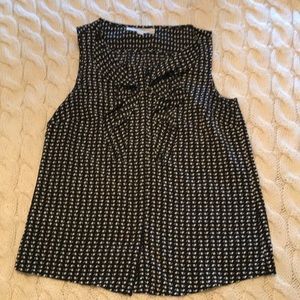 LOFT Black and white patterned sleeveless shirt